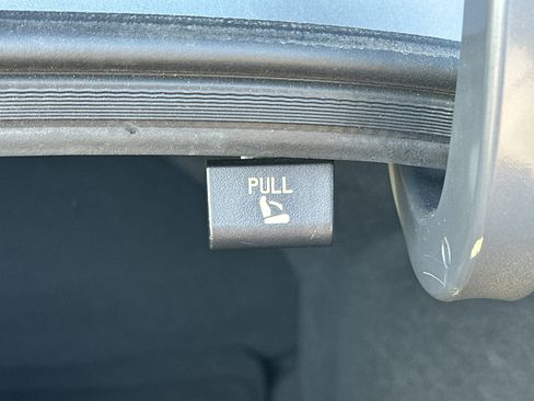 Used 2023 Hyundai Elantra SEL w/ Convenience Package image 35