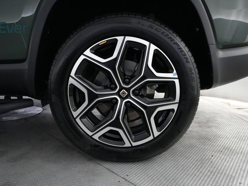 Used 2026 Rivian R1S Adventure AWD/4WD image 9