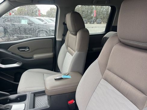 Used 2022 Nissan Frontier SV image 8
