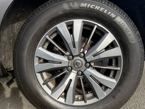 Used 2017 Nissan Pathfinder SV image 23