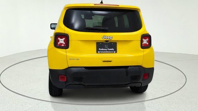 Used 2023 Jeep Renegade Latitude AWD/4WD image 4