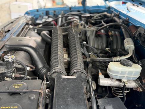 Used 1993 Ford F250 XLT image 9