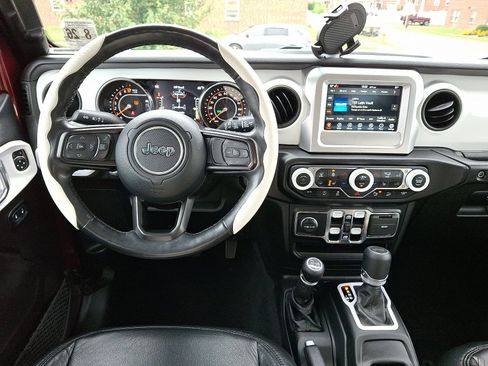 Used 2021 Jeep Wrangler Islander image 11
