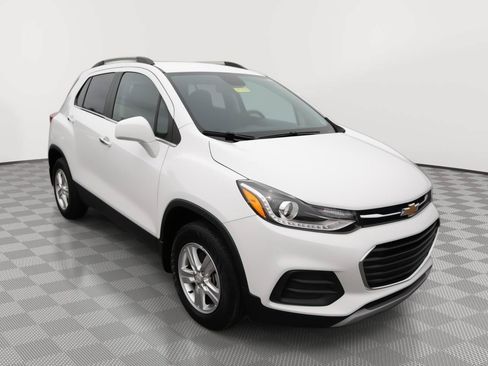 Used 2019 Chevrolet Trax LT w/ LT Convenience Package AWD/4WD image 3