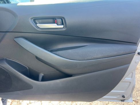 Used 2020 Toyota Corolla LE image 18