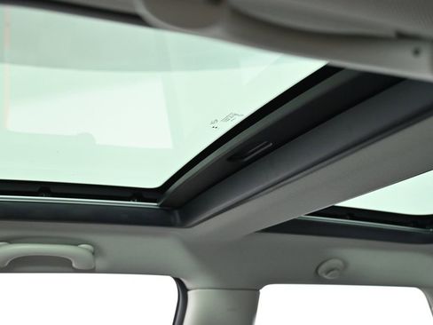 Certified 2025 MINI Cooper 2-Door Hardtop FWD image 24