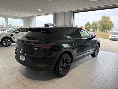 New 2026 Chevrolet Equinox EV LT image 6
