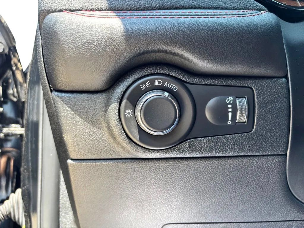 Used 2025 Dodge Durango R/T AWD/4WD image 13