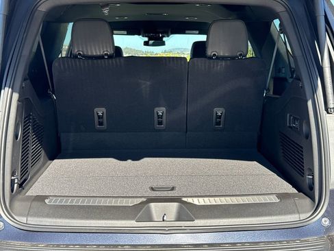 New 2026 Chevrolet Suburban Premier image 7