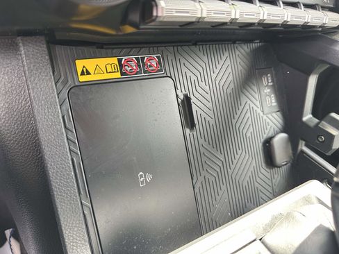 Used 2024 Toyota Tacoma Limited w/ Limited Package (LT) AWD/4WD image 25