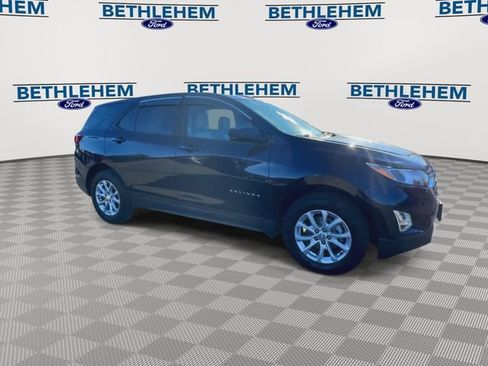 Used 2020 Chevrolet Equinox LS image 2