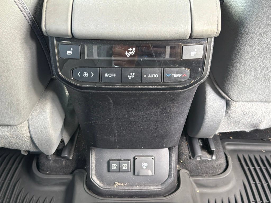 Used 2021 Toyota Highlander Platinum AWD/4WD image 22