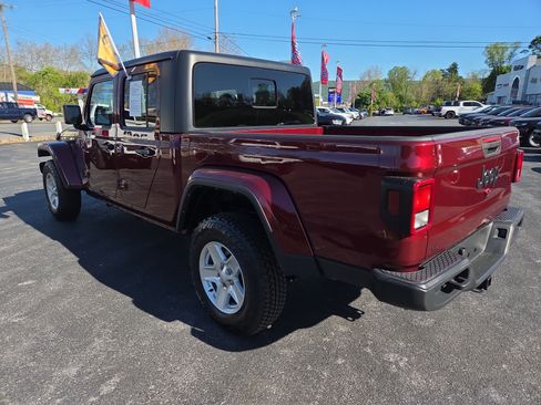 Certified 2022 Jeep Gladiator Sport AWD/4WD image 5