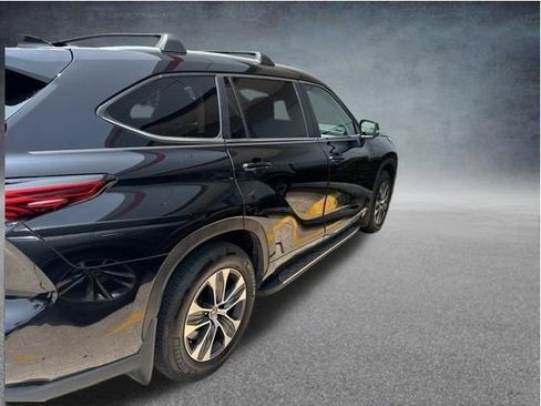 Used 2023 Toyota Highlander XLE FWD image 8