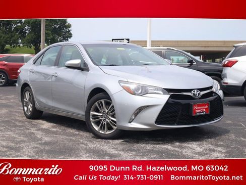 Used 2016 Toyota Camry SE FWD image 1