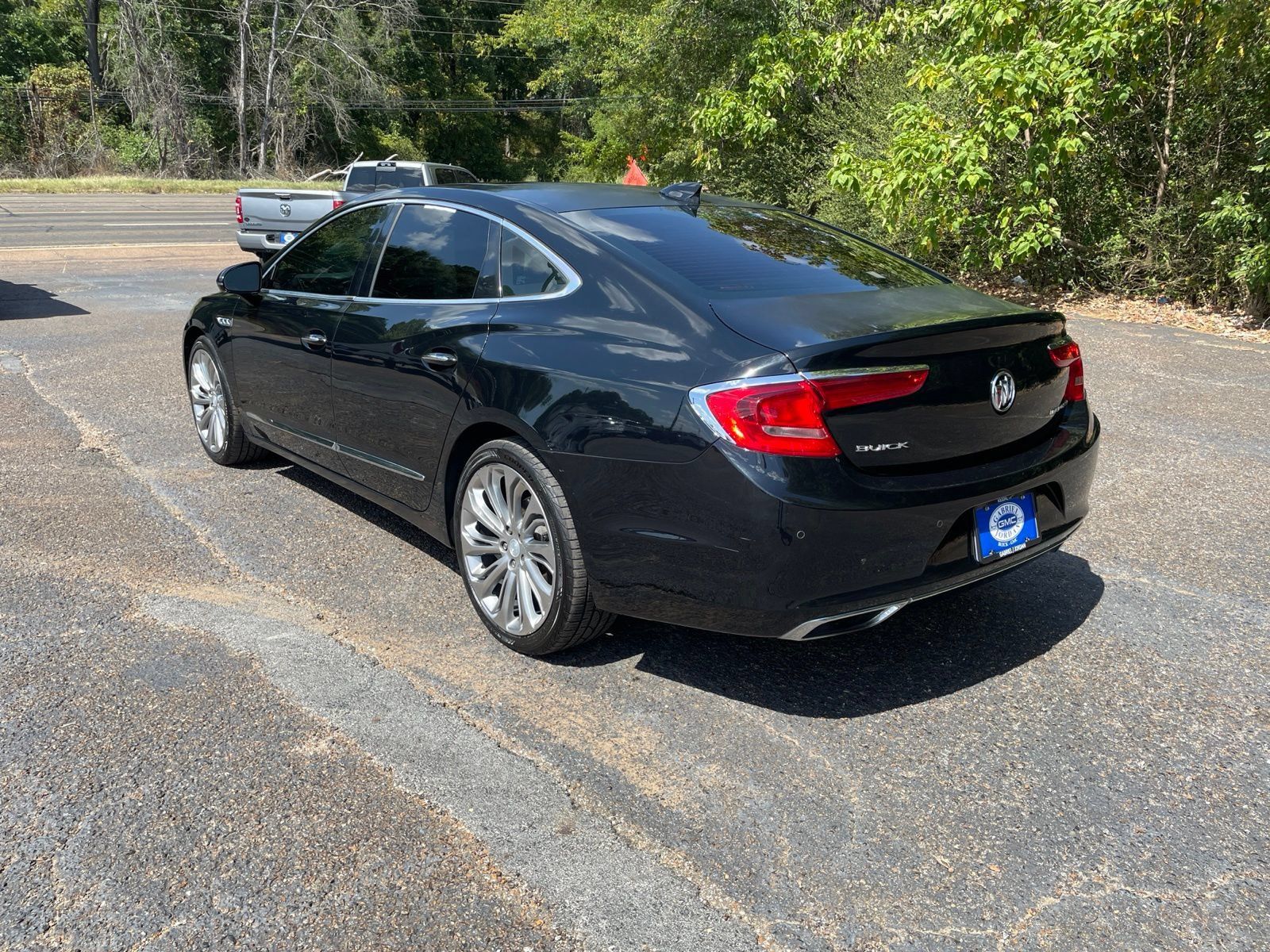 Used 2017 Buick LaCrosse Essence w/ Sun and Shade Package FWD image 3