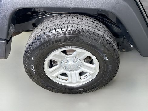 Used 2017 Jeep Wrangler Unlimited Sport w/ Connectivity Group image 32