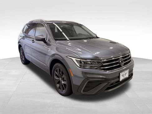 Used 2023 Volkswagen Tiguan SE w/ Panoramic Sunroof Package AWD/4WD image 6