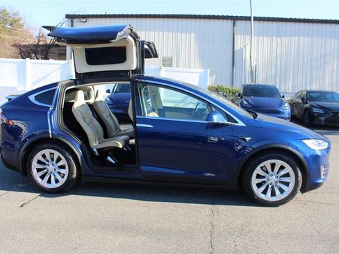 Used 2017 Tesla Model X 75D image 9