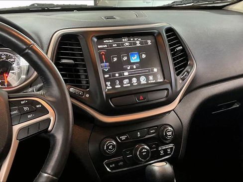 Used 2016 Jeep Cherokee Latitude w/ Cold Weather Group image 13