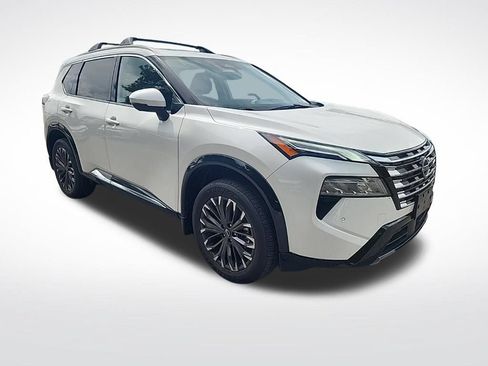 Used 2025 Nissan Rogue Platinum FWD image 3