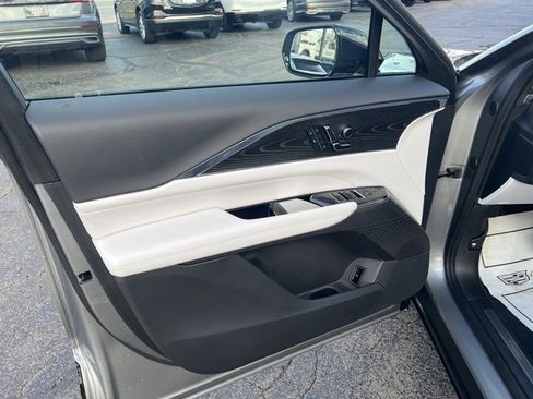 New 2024 Cadillac Lyriq Luxury image 18