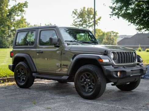 Used 2025 Jeep Wrangler Sport AWD/4WD image 3