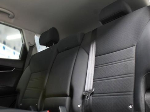 Used 2017 Kia Sorento LX w/ LX Convenience Package image 18