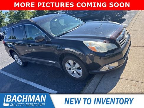 Used 2010 Subaru Outback 2.5i Premium AWD/4WD image 2