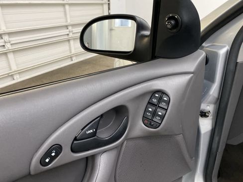 Used 2003 Ford Focus SE image 16