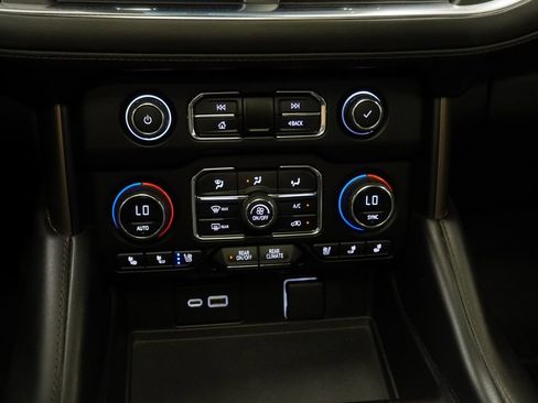 Used 2023 Chevrolet Suburban High Country AWD/4WD image 22