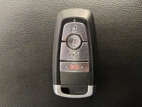 Used 2020 Ford Fusion SE FWD image 32