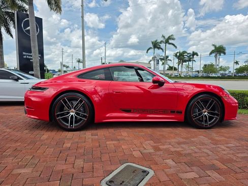 Used 2025 Porsche 911 Carrera RWD image 3