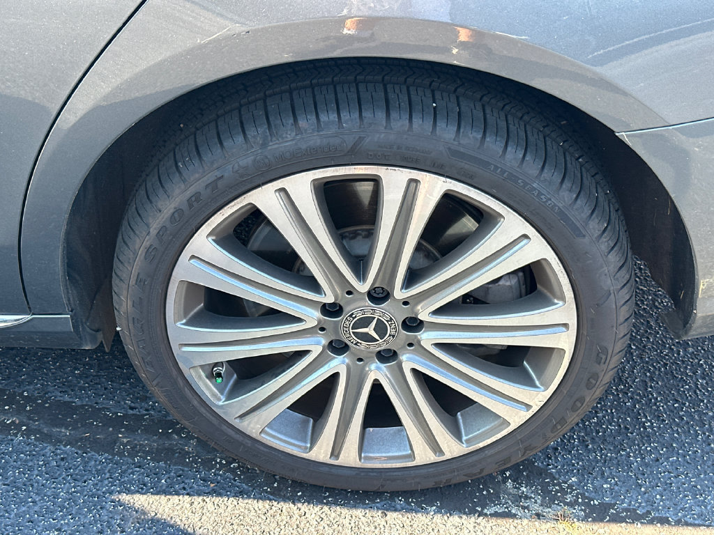 Used 2018 Mercedes-Benz E 400 4MATIC Sedan image 10