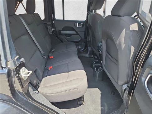 Used 2023 Jeep Wrangler Unlimited Sahara w/ Cold Weather Group AWD/4WD image 18