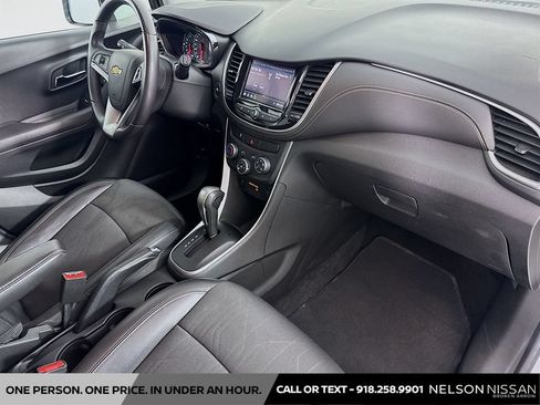 Used 2020 Chevrolet Trax LT w/ LT Convenience Package AWD/4WD image 26