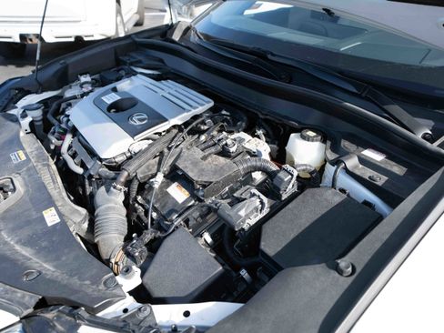 Used 2022 Lexus UX 250h w/ Premium Package image 33