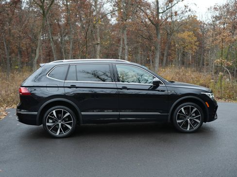 Certified 2023 Volkswagen Tiguan SEL R-Line image 9