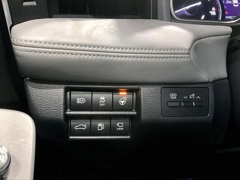 Used 2020 Toyota Avalon Limited image 16