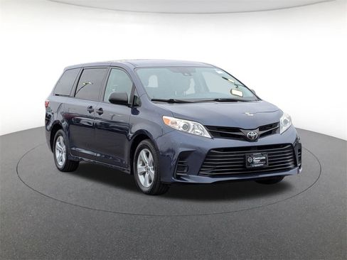 Used 2018 Toyota Sienna L image 3
