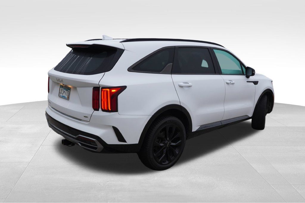 Used 2023 Kia Sorento SX AWD/4WD image 3