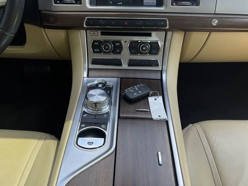 Used 2013 Jaguar XF 3.0 image 40