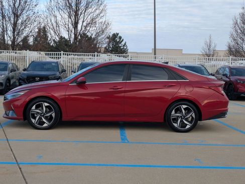 Used 2022 Hyundai Elantra Limited image 9