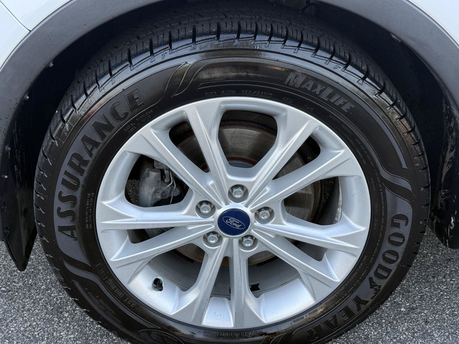 Used 2017 Ford Escape SE w/ Equipment Group 201A FWD image 28