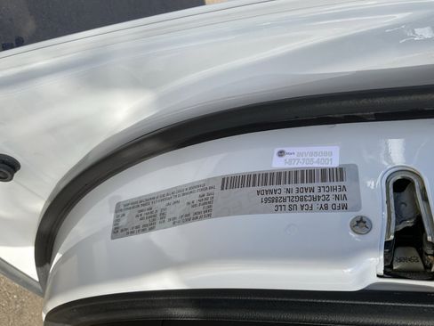 Used 2020 Chrysler Pacifica Touring-L image 28