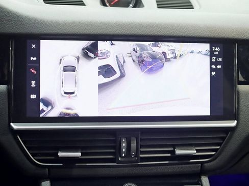 Used 2022 Porsche Cayenne Platinum Edition image 20