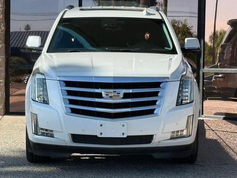 Used 2018 Cadillac Escalade Premium Luxury image 19