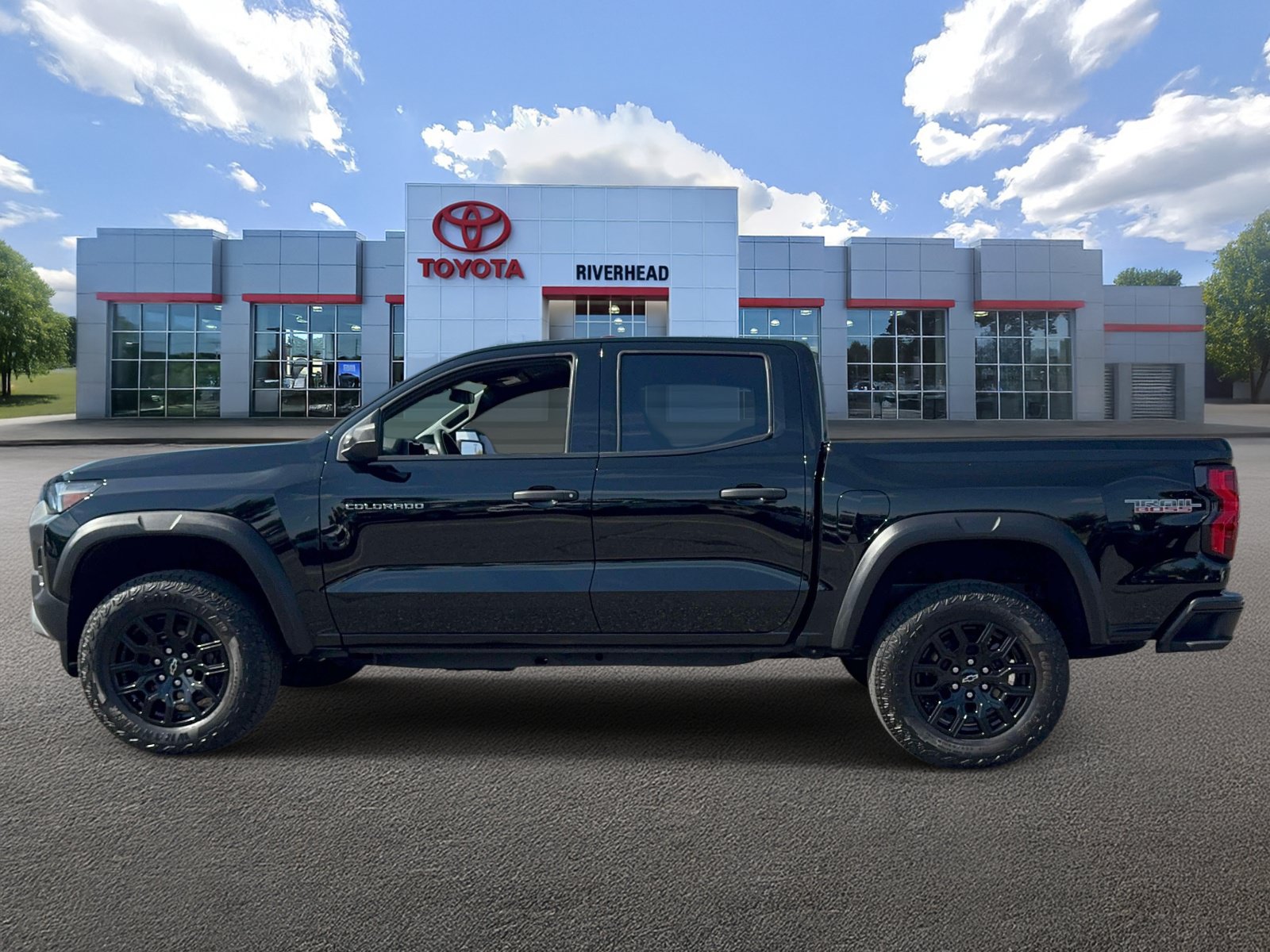 Used 2024 Chevrolet Colorado Trail Boss w/ Advanced Trailering Package AWD/4WD image 3