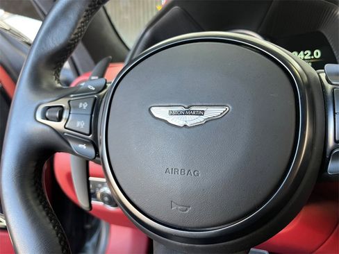 Used 2020 Aston Martin DB11 AMR image 16