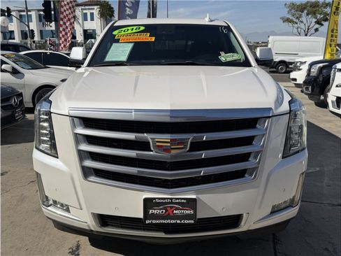 Used 2018 Cadillac Escalade ESV Luxury RWD image 2